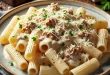 Weiße Bolognese auf Rigatoni